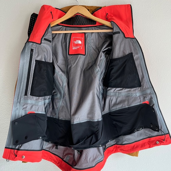 The North Face Women's Purist DryVent Shell Ski Jacket - Picture 4 of 6